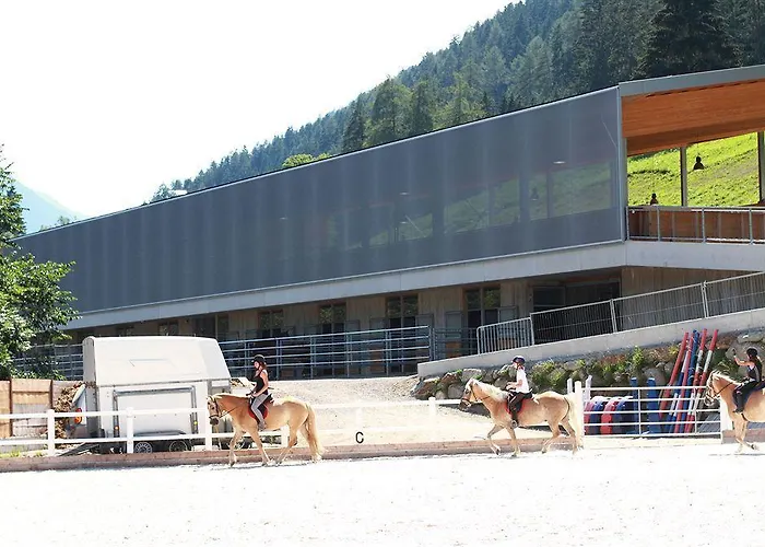 Hotel apartamentowy Family Stubai 4*