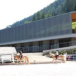 Hotel apartamentowy Family Stubai 4*