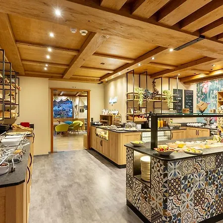 Aparthotel Family Stubai 4*